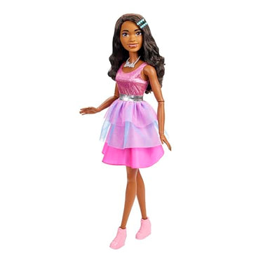 Barbie – Extra große bewegliche Puppe (71 cm) mit schwarzen Haaren und pinkfarbenem Kleid, Vorschulkinder, HJY03 im Sale